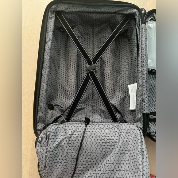 Samsonite Octiv Expandable Carry-On Spinner Suitcase - Picture 8 of 12